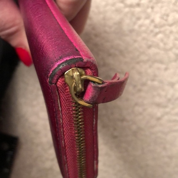 Marc Jacobs hot pink metallic zip wallet fits most iPhones - Picture 13 of 16
